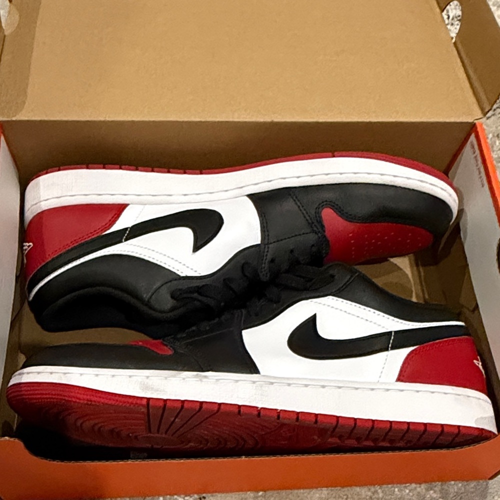 Nike Men's Black and Red Sneakers